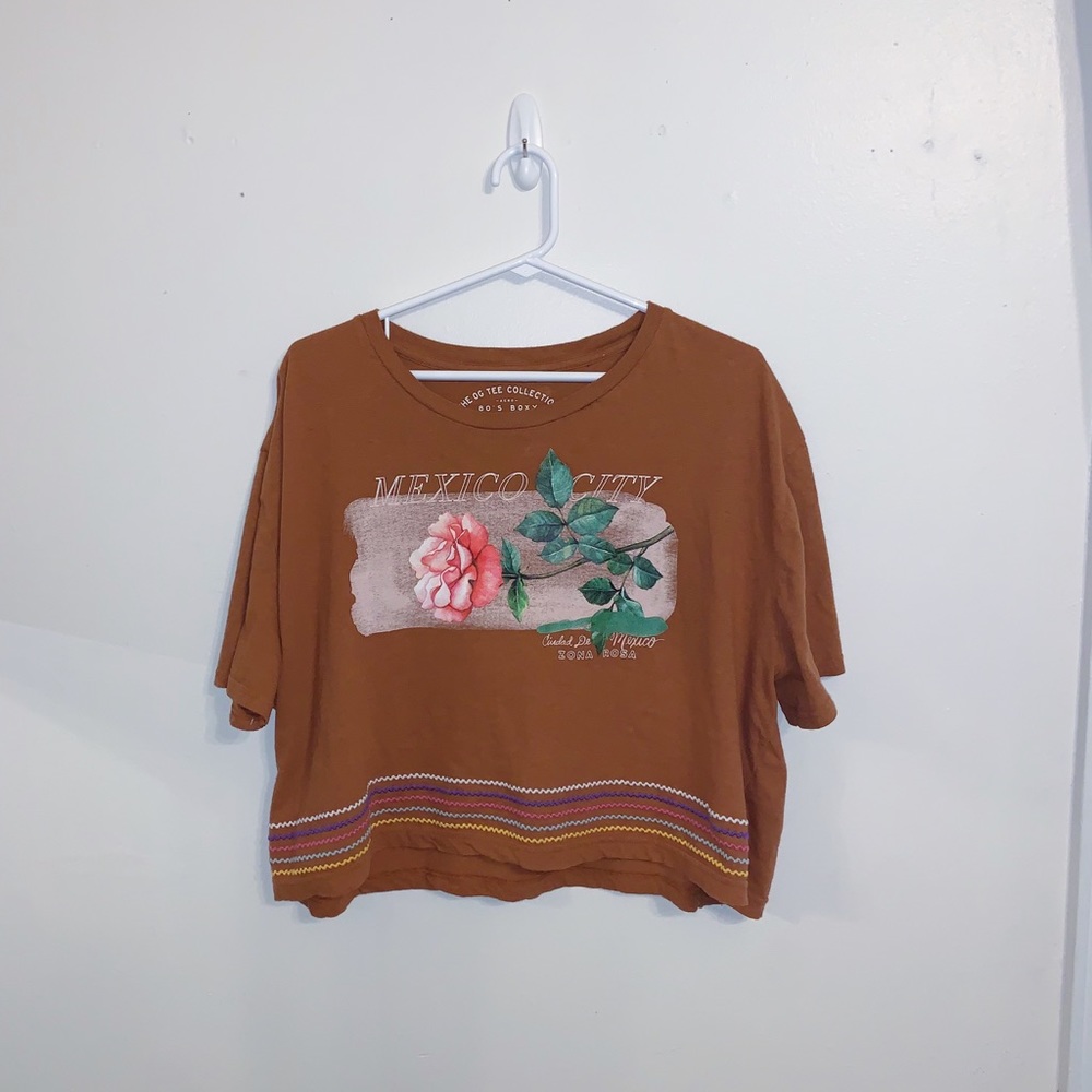 Cropped graphic tee